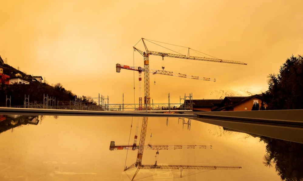 Pluhur nga Sahara mbulon sot qiellin e Zvicrës frankofone