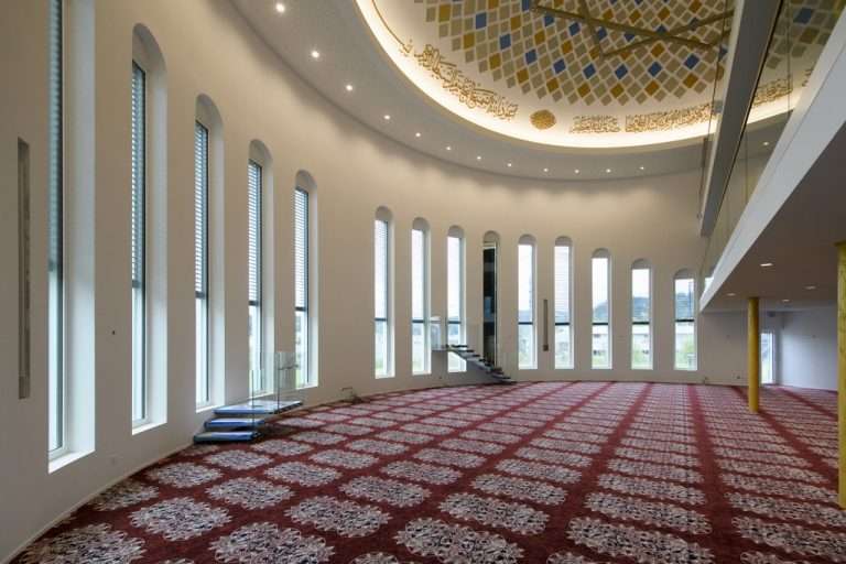 Komuniteti Musliman Shqiptar në Zvicër uron Fitër Bajramin