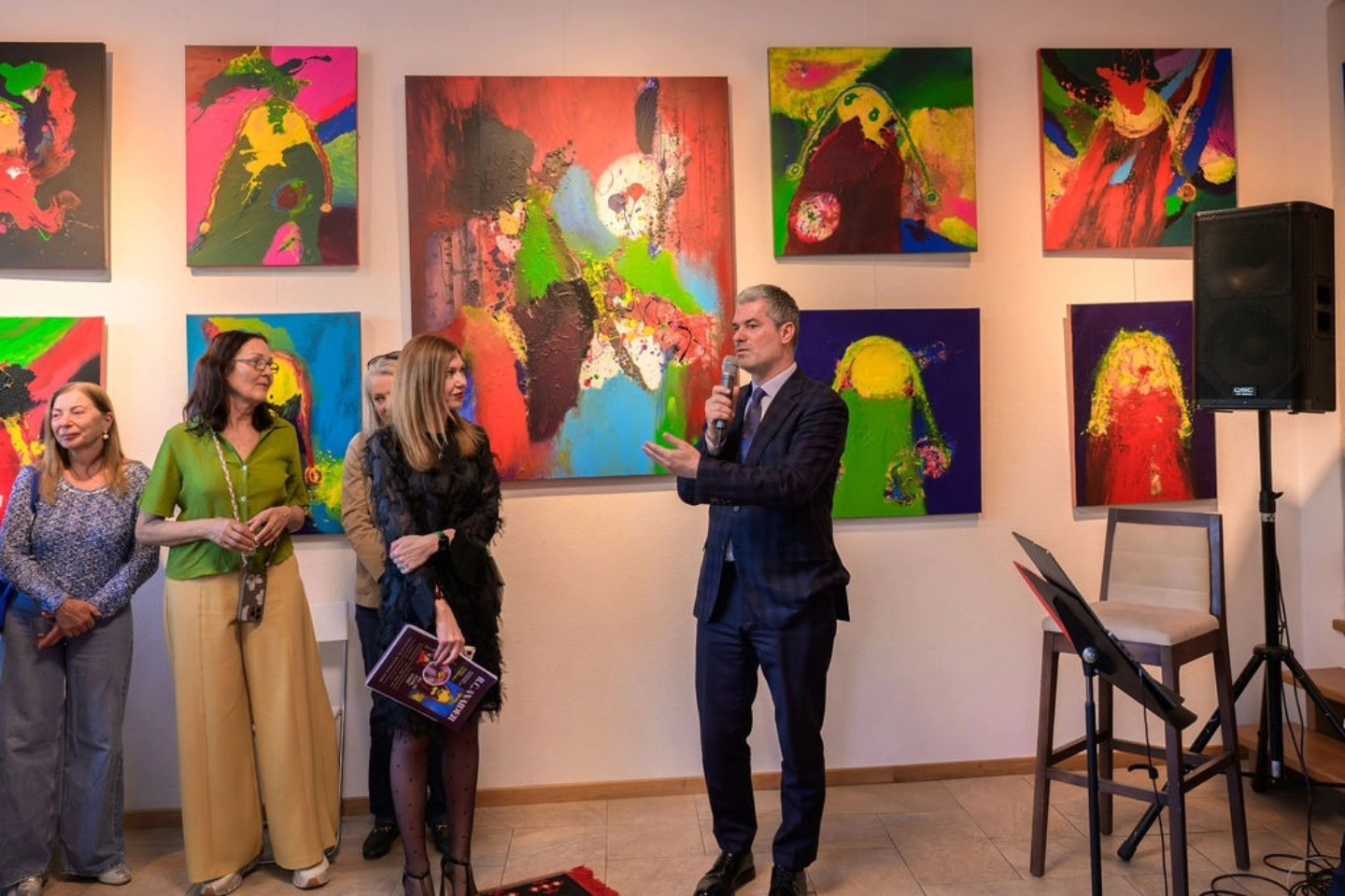 Ambasadori Dredha në ekspozitën e R C  Anaide  Diaspora   urë lidhëse mes kulturave