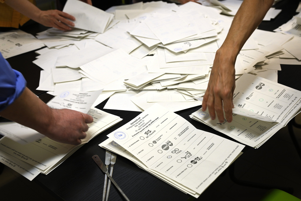 Rezultatet e para në zgjedhjet në Hungari  opozita në avantazh