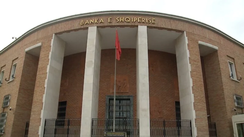 Emigracioni ndikon në ekonominë e Shqipërisë