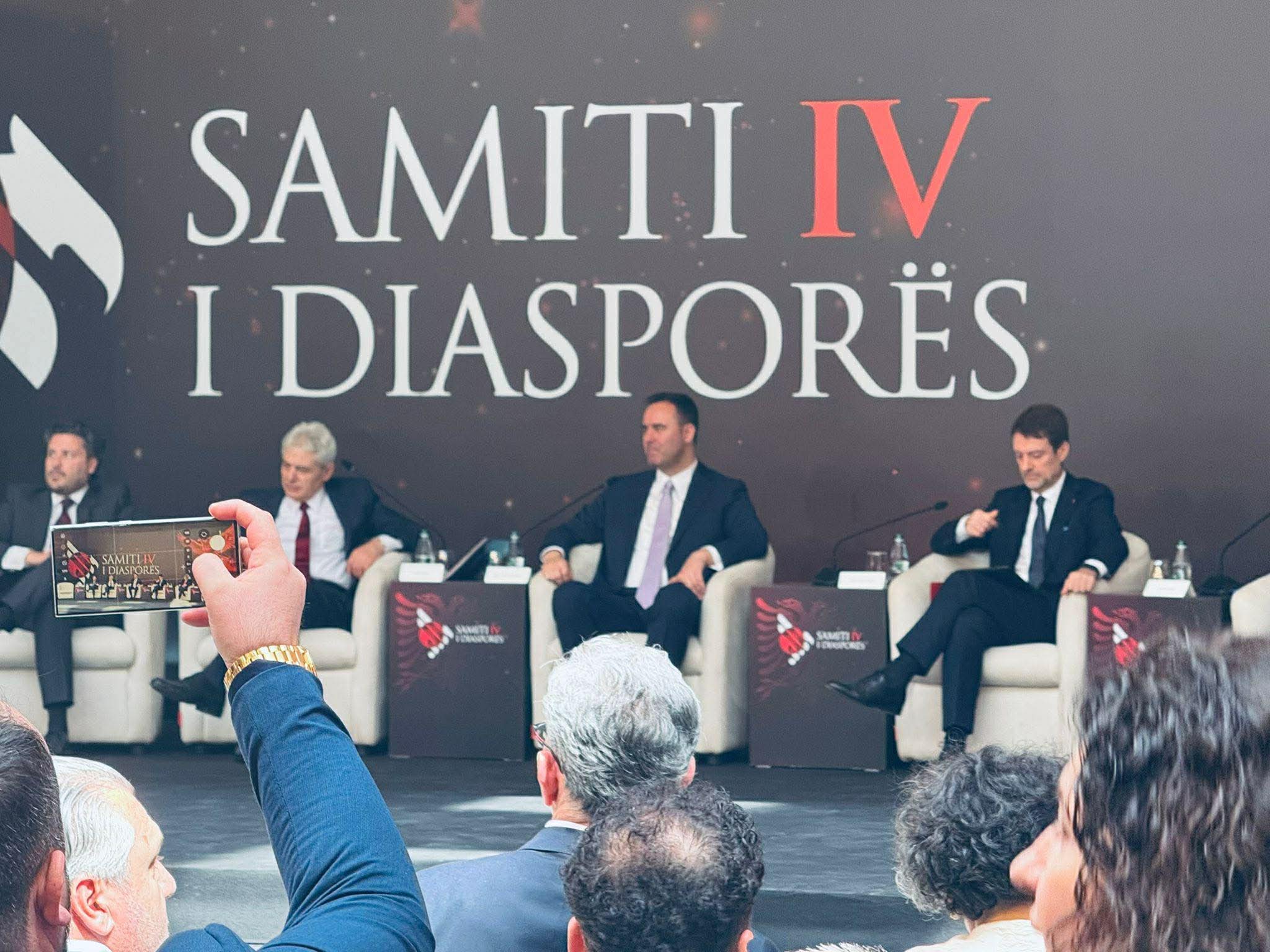 Konjufca i kërkon Shqipërisë ta bashkëorganizojnë me Kosovën Samitin e Diasporës