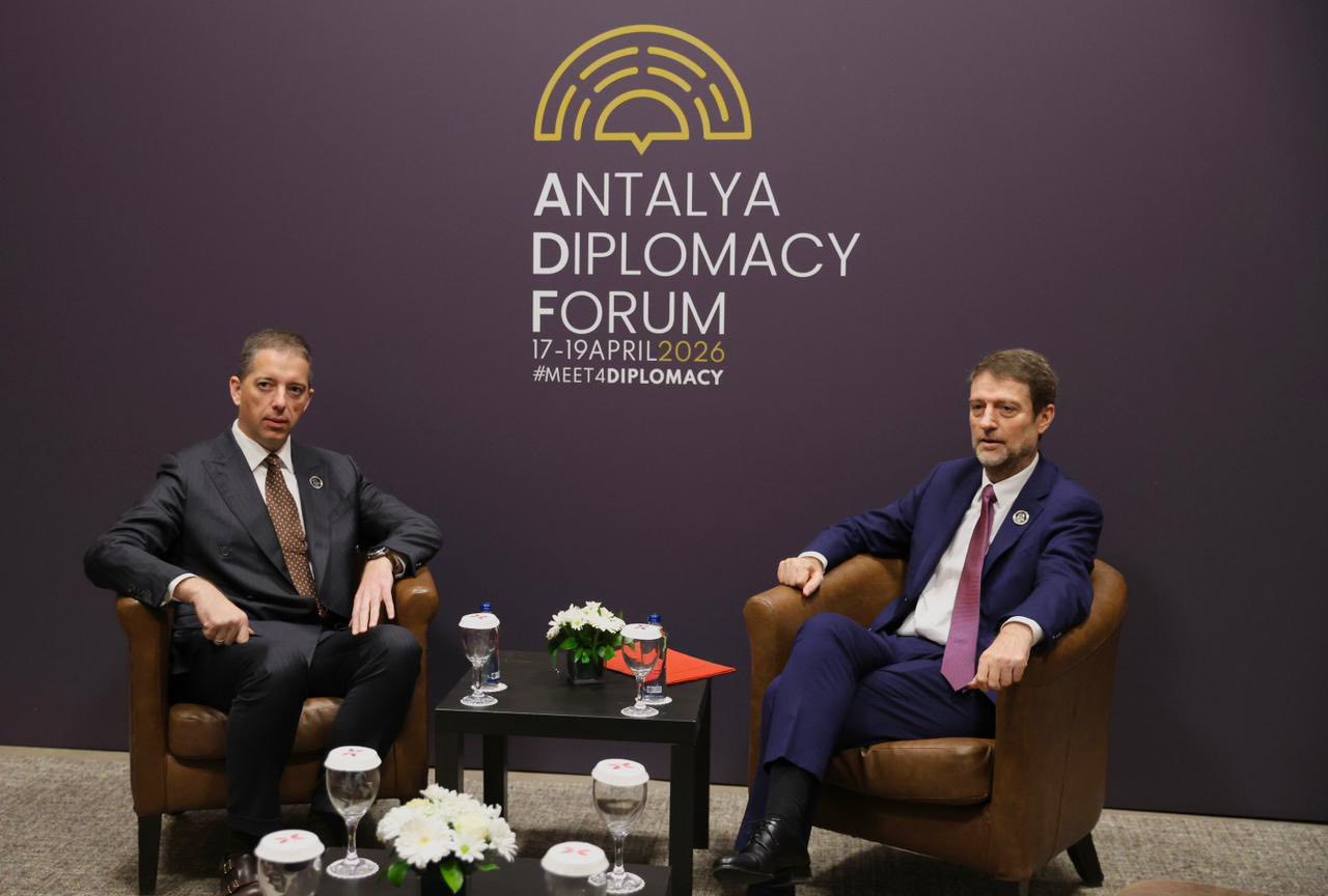 Ministri Hoxha takohet me Gjuriçin  flasin për Kosovën dhe Luginën e Preshevës