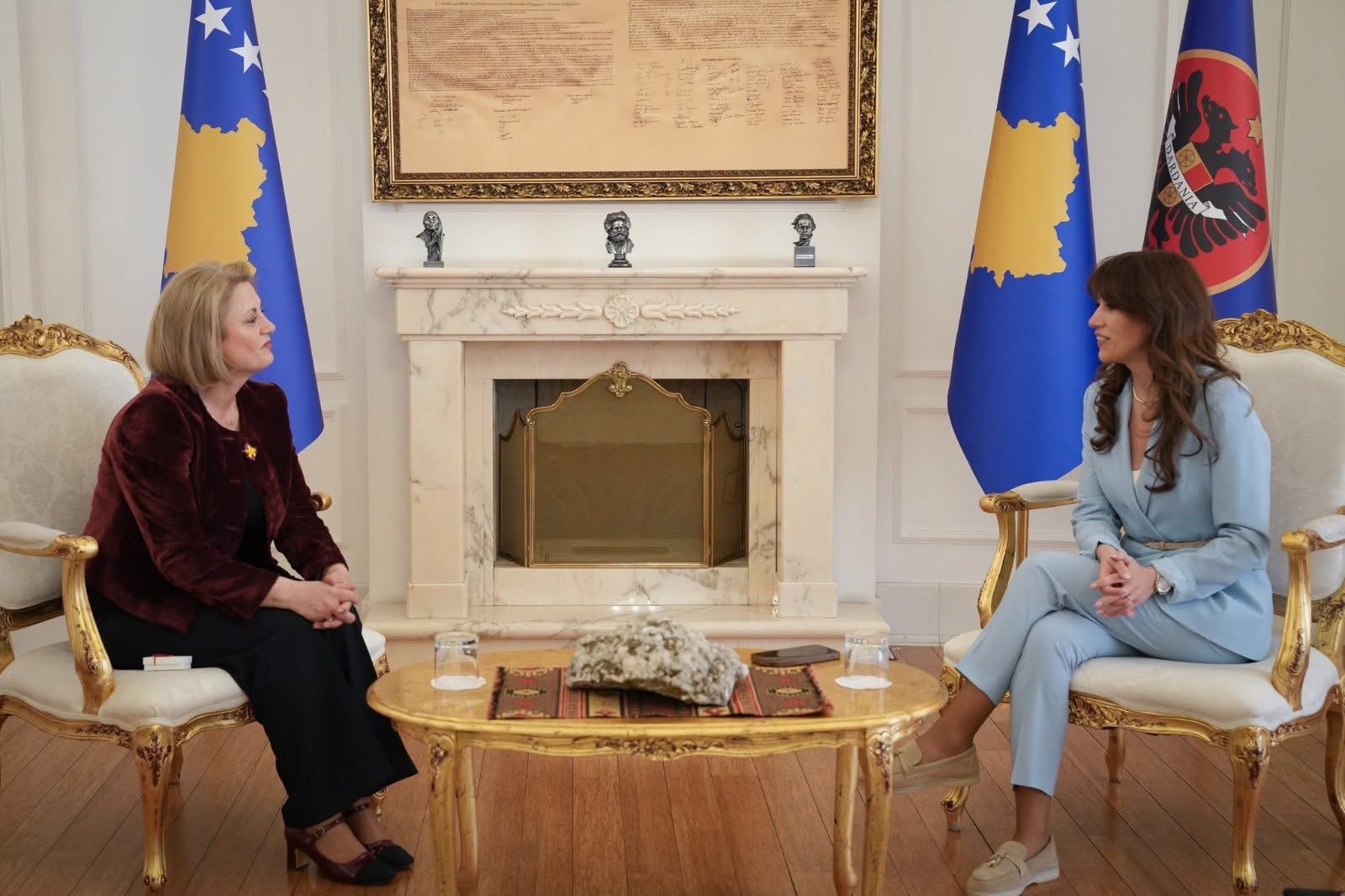 Albulena Haxhiu nis punën në Presidencë