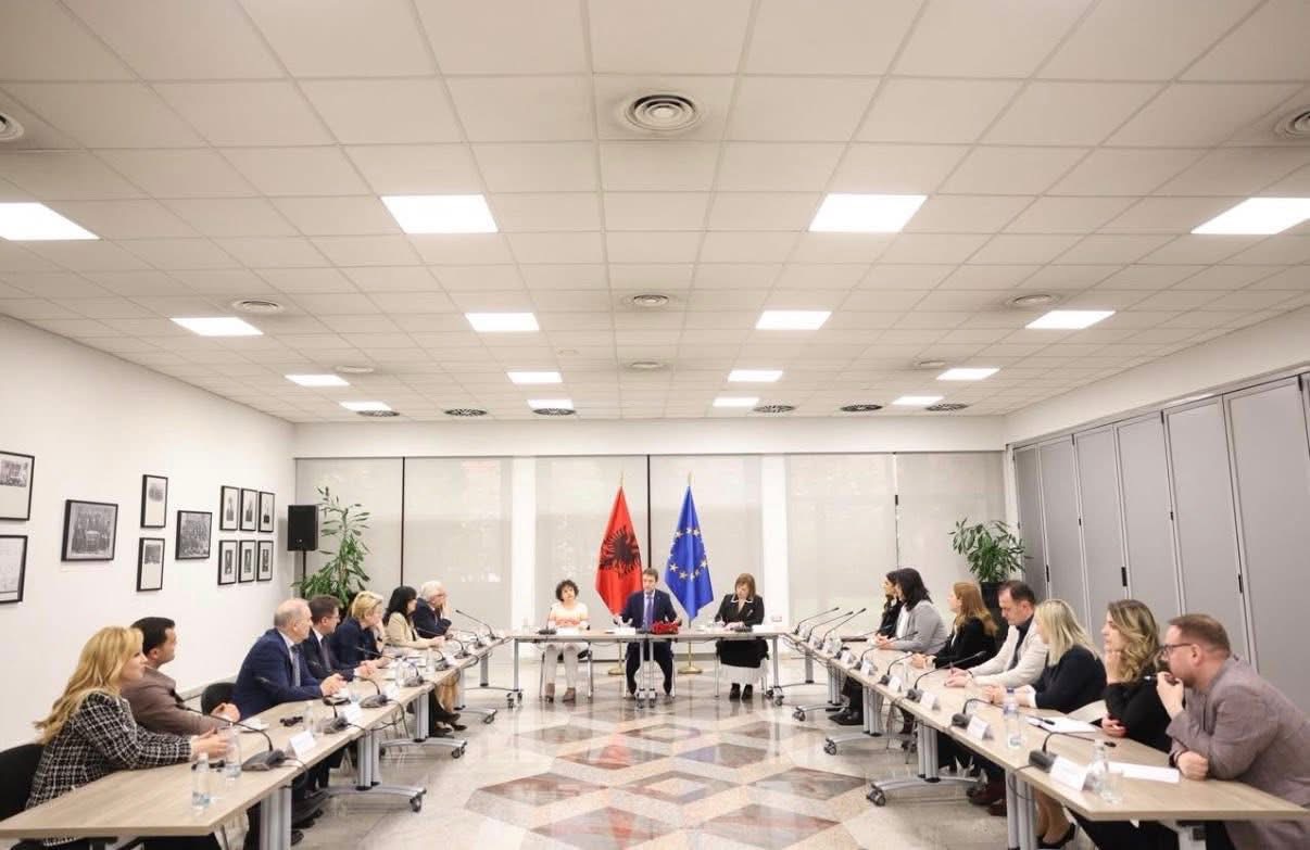 Hoxha takon Këshillin Koordinues të Diasporës  fokus bashkëpunimi për  Shqipëria 2030 