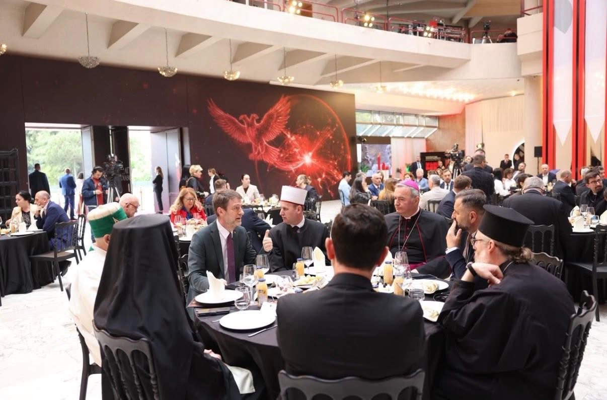  Mëngjesi i Vëllazërimit  në Samitin e Diasporës  Hoxha  Trashëgimia shpirtërore është themeli i unitetit kombëtar