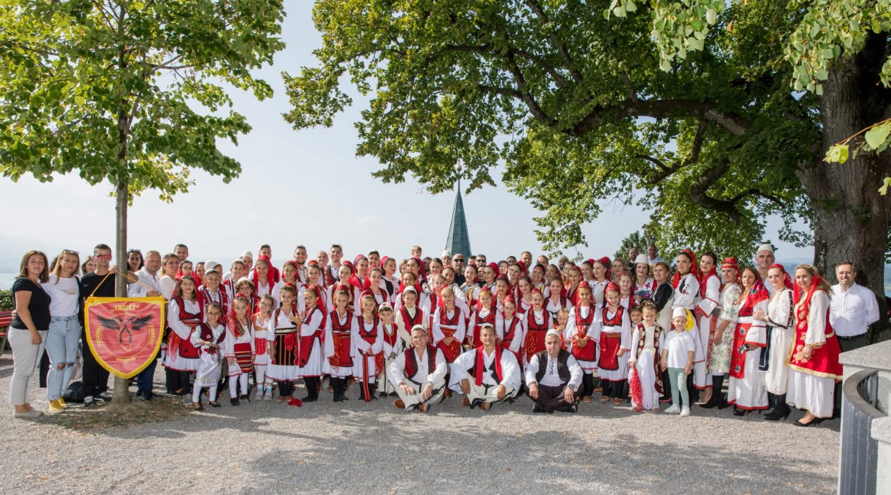 Ansambli  TROJET   13 vjet në shërbim të trashëgimisë shqiptare në Zvicër