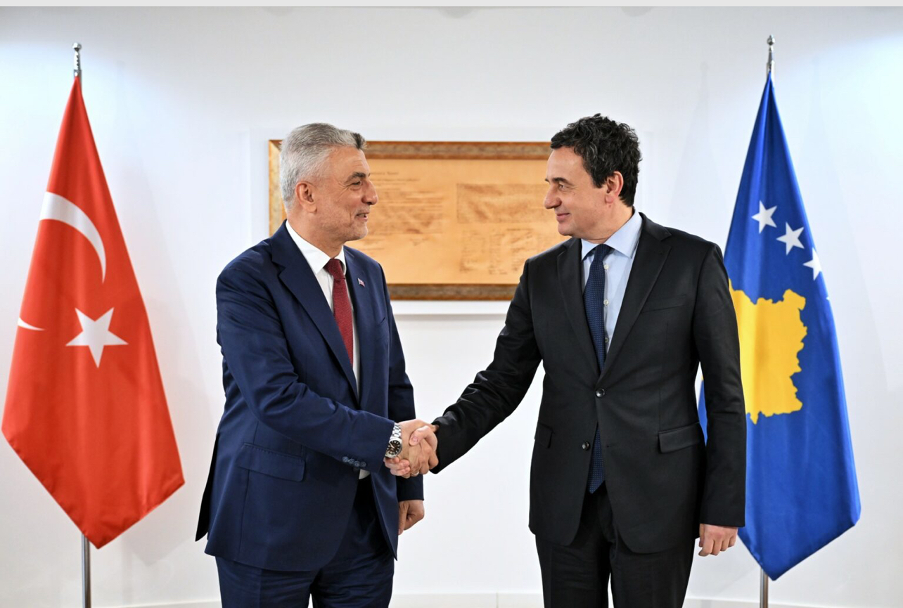 Kurti i kërkon Turqisë mbështetje për hapjen e linjës ajrore Kosovë SHBA