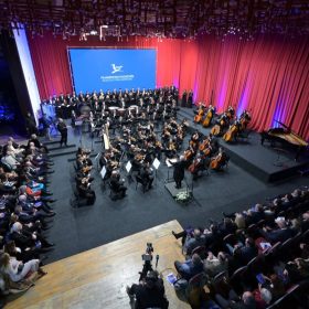 Filharmonia e Kosovës sjell Felix Klieser në koncert në Prishtinë