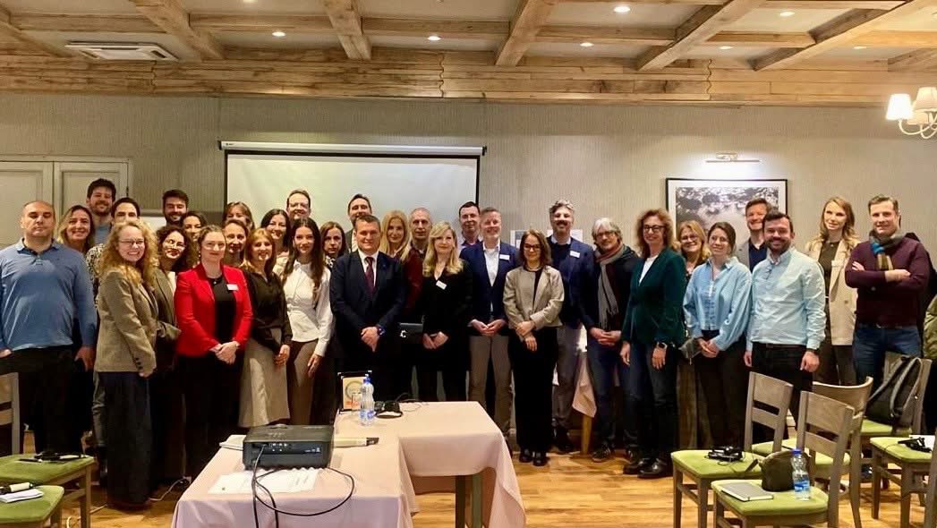 Zvicra mbështet Kosovën në forcimin e demokracisë përmes projekteve kundër korrupsionit