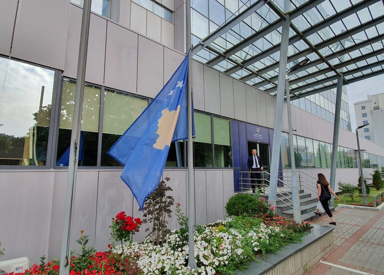 E premtja shpallet ditë zie shtetërore në Kosovë për Rexhep Qosjen