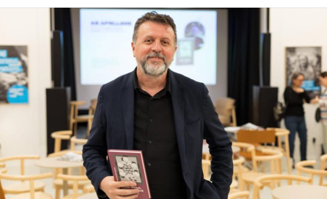 Ag Apolloni prezanton romanin  Kësukëkuqja  në Universitetin e Harvardit