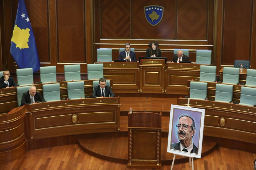 Kuvendi i Kosovës nderon Eliot Engelin  vlerësohet kontributi i tij për lirinë dhe shtetndërtimin