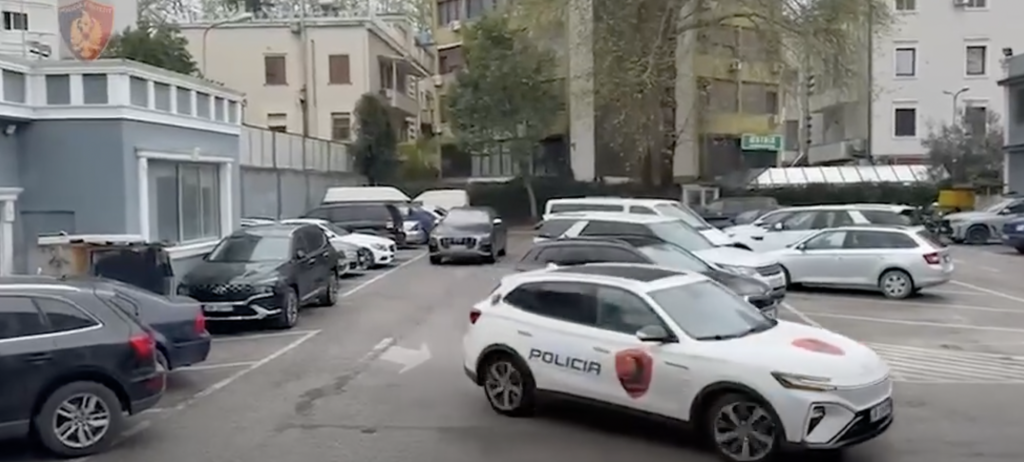 Tiranë  Policia publikon pamje nga sekuestrimi i dy automjeteve  u vodhën në Gjemani e Zvicër