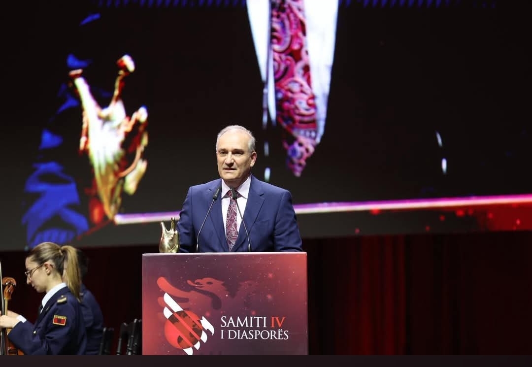 Mësuesi nga Zvicra  Vaxhid Sejdiu  nderohet me  Shqiponjën e Artë  në Samitin e Diasporës në Tiranë