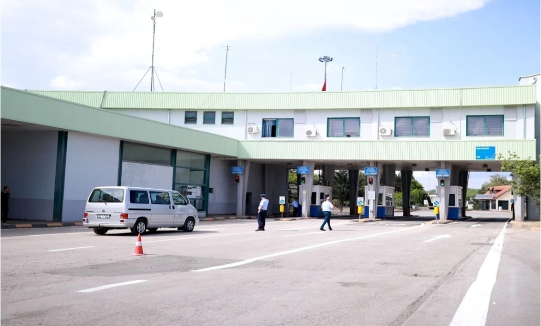 Rregulla të reja për automjetet me targa të huaja dhe zhdoganimin në Shqipëri