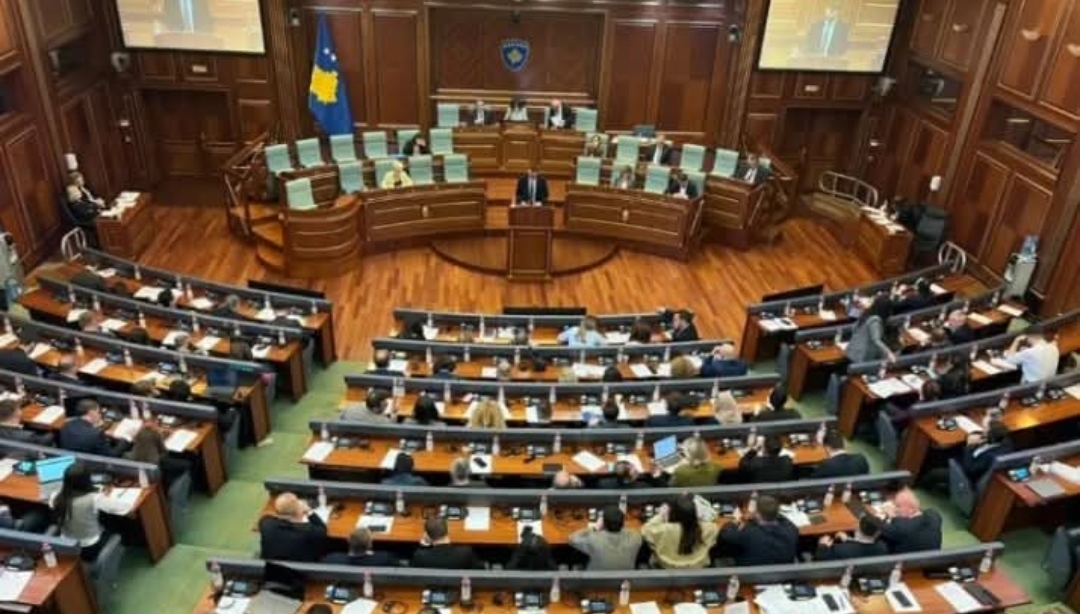Kosovë  Pa praninë e opozitës Kuvendi votoi ë raundin e parë për president  seanca shtyhet për nesër