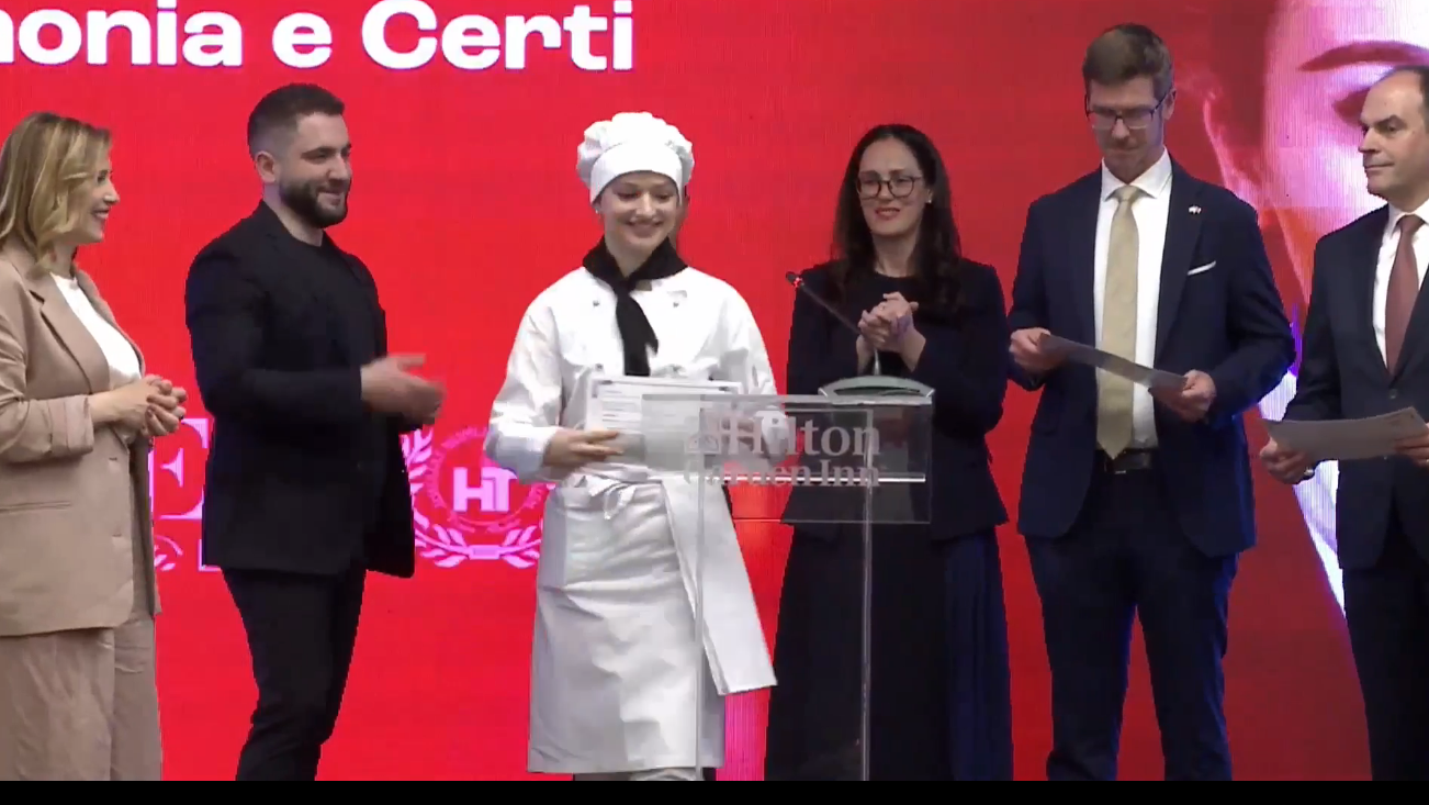 Diplomohen studentët e programit zviceran të turizmit