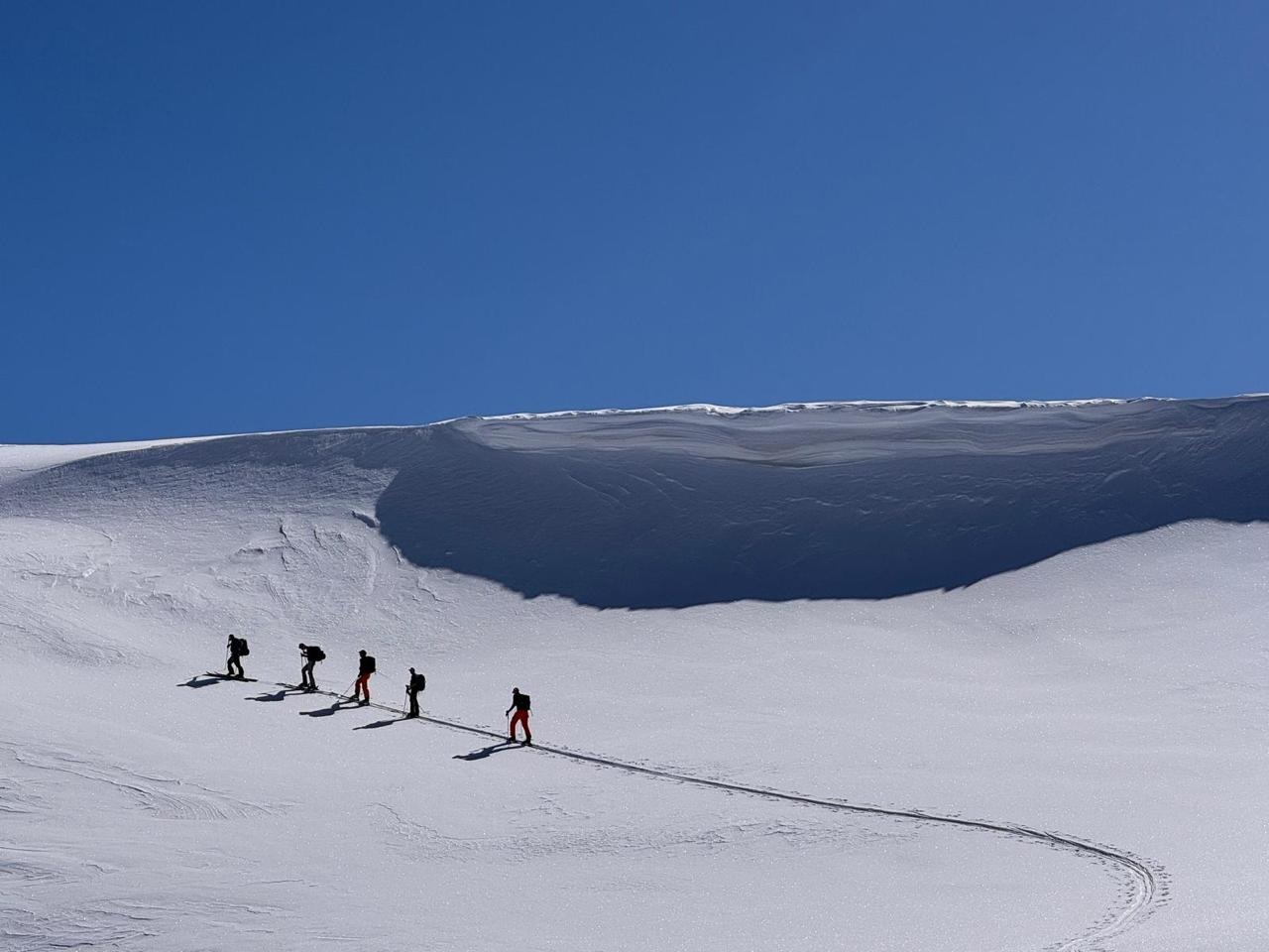 Bjeshkët e Nemuna po shndërrohen në destinacion të skiturizmit evropian  turistë nga e gjithë Europa drejt majave të Ballkanit