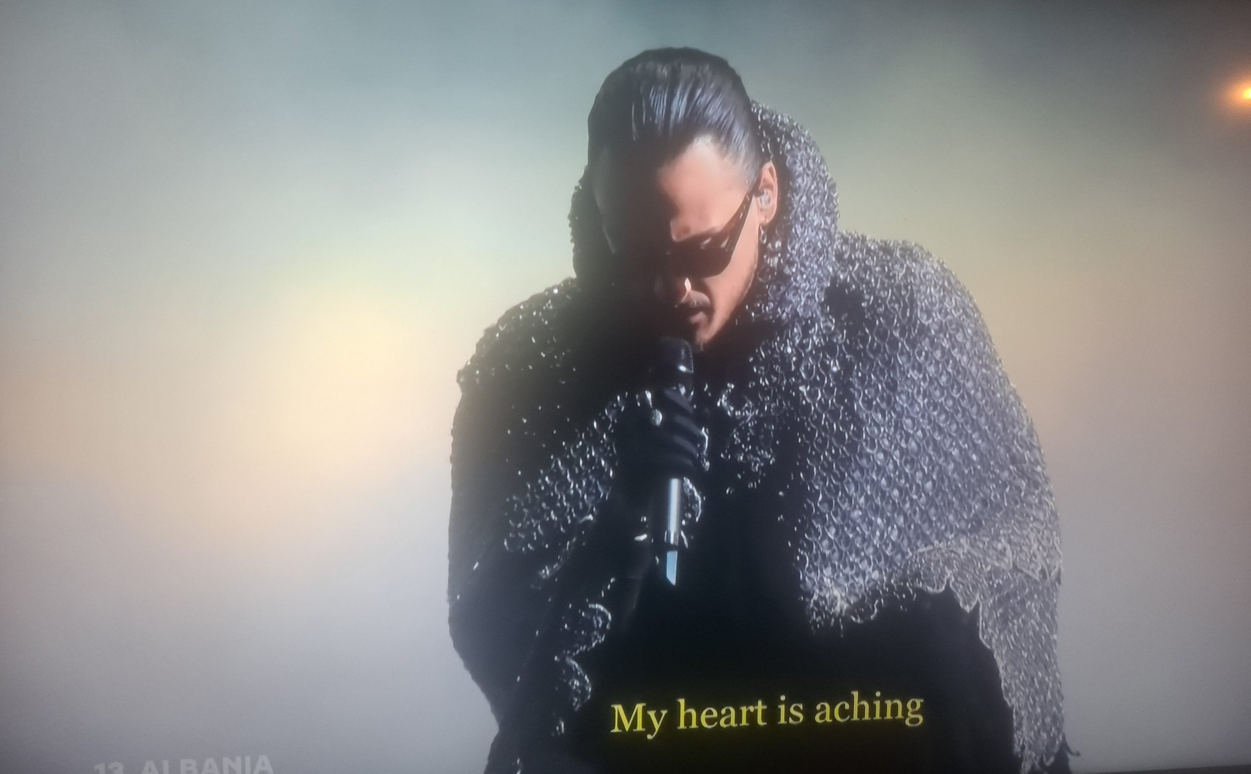 Shqipëria në Eurovision: Alis performon me "Nan" në gjysmëfinalen e dytë
