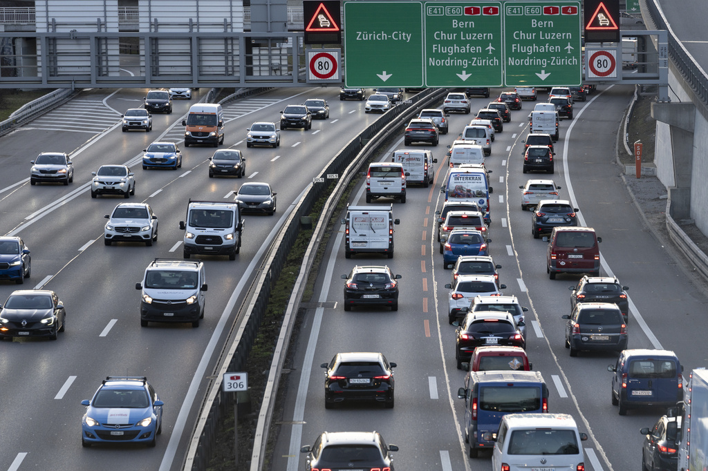 Tregu i veturave në Zvicër ngec  por interesimi për automjetet elektrike vazhdon të rritet