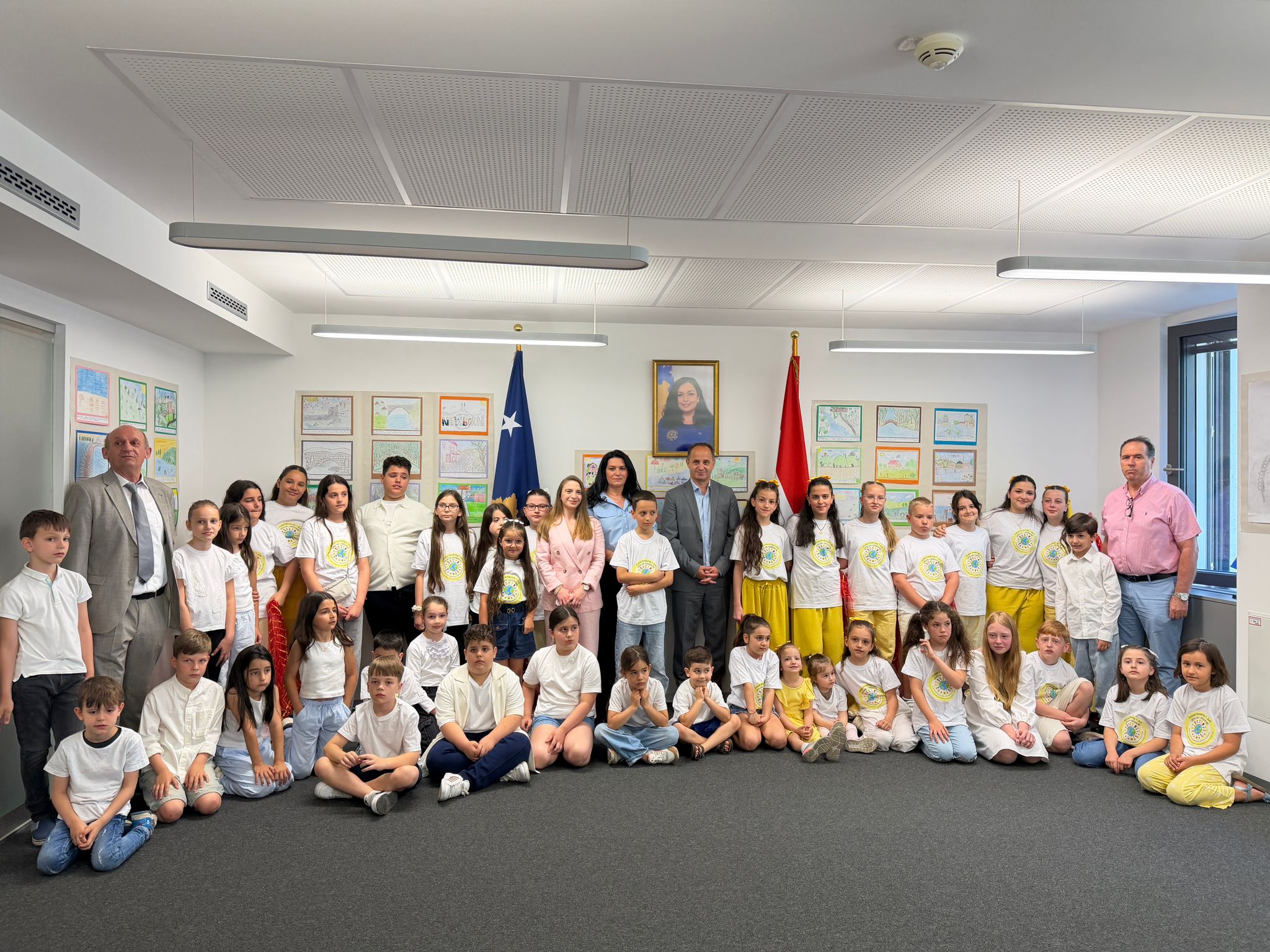 Në Ambasadën e Kosovës në Austri u mbajt program kulturor i përgatitur nga nxënësit e Shkollës Shqipe