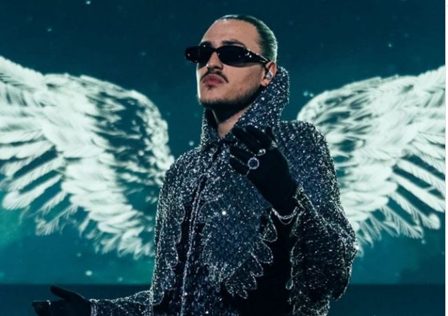 Alisi Kallaçi emocionon me këngën "Nan" në finalen e Eurovision 2026
