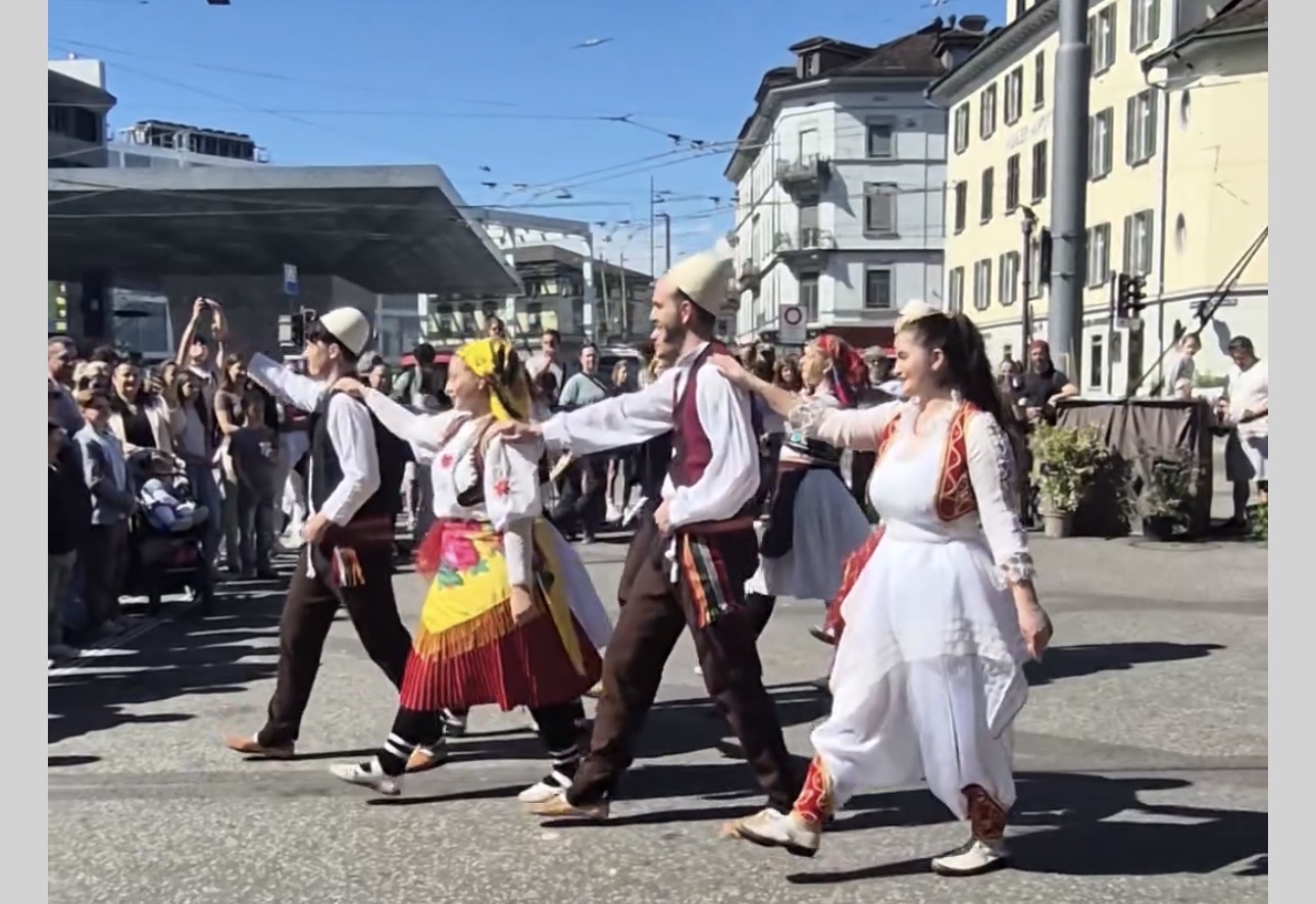 SH K A  Dardania  shpalos vlerat e valles shqiptare në  Tanzfest   në Winterthur