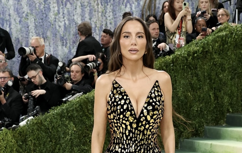 Mira Murati mes yjeve  merr pjesë në  Met Gala 