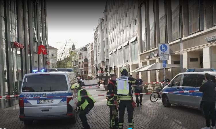 Leipzig  Së paku një i vdekur dhe 20 të lënduar nga përplasja e makinës me turmën