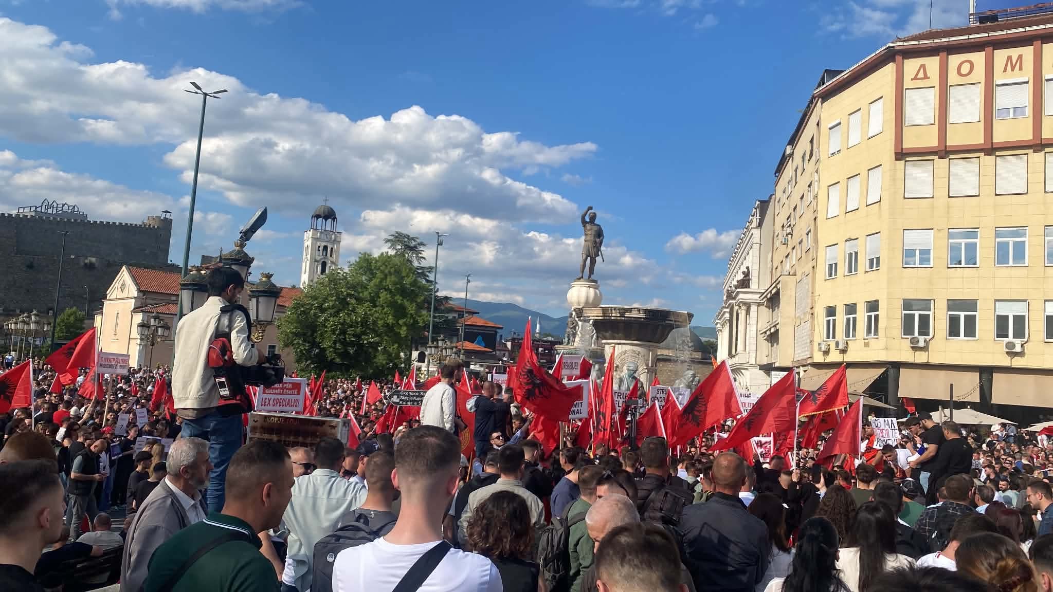 Protestë masive në Shkup  studentët shqiptarë kërkojnë provimin e jurisprudencës në shqip