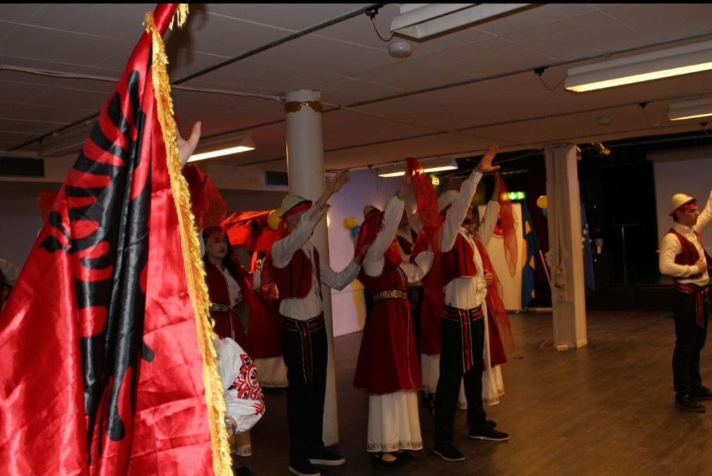 Grupi i valleve  Tradita  sonte përfaqëson kulturën shqiptare në Stockholm