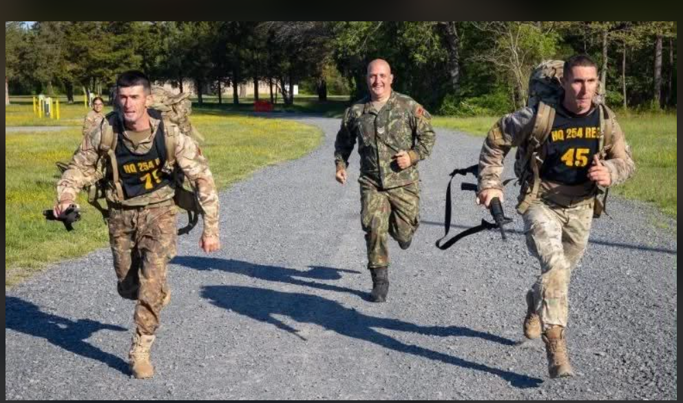 Dy ushtarë shqiptarë triumfojnë në garën  Best Warrior  të Gardës Kombëtare në SHBA