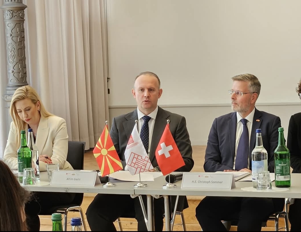 Kryeparlamentari i Maqedonisë në Bernë  Diskutime për etikën parlamentare dhe konsensusin politik