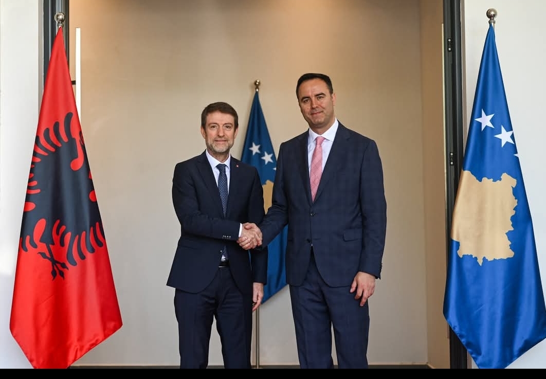 Kryediplomati shqiptar në Prishtinë  Kosova është prioritet absolut  kush e prek prek Shqipërinë