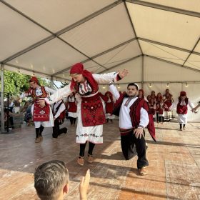 “Vallja e Bareshës” nga Ansambli Teuta mahnit publikun në Ecublens të Zvicrës