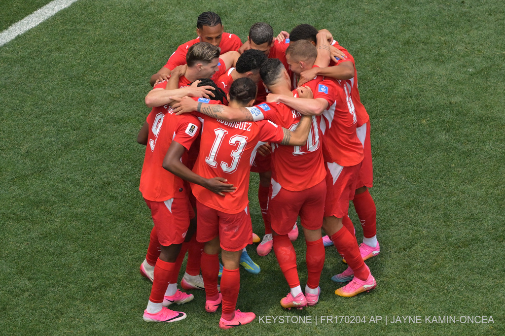 Zvicra kualifikohet në fazën tjetër të Kampionatit Botëror pas fitores 2:1 kundër Kanadasë
