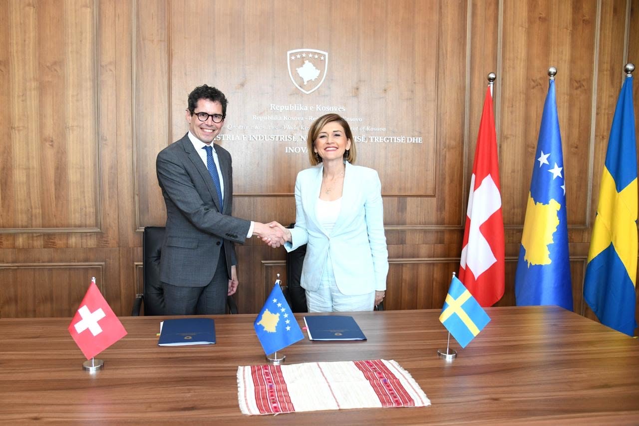 Zvicra nënshkruan projekt të ri për ndërmarrjet e gjelbra në Kosovë
