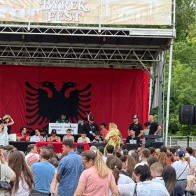 “Festa e Byrekut” bashkon qindra shqiptarë në Çikago për të tretin vit radhazi