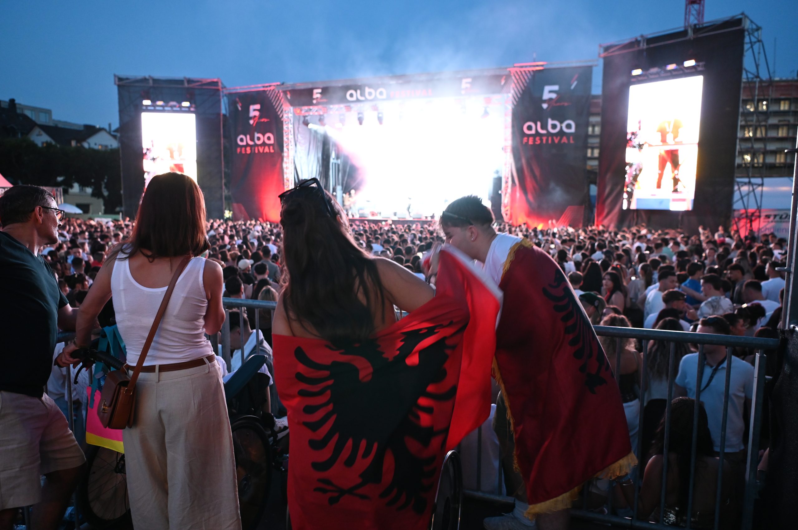 Alba Festival 2026 në Cyrih: Shqiptarët vallëzuan me muzikë shqiptare në natën e parë
