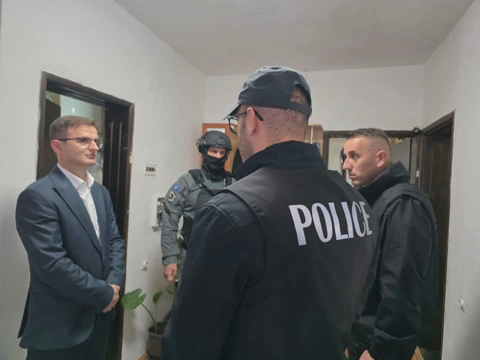 Detaje rreth arrestimit të pesë personave për masakrën e Reçakut