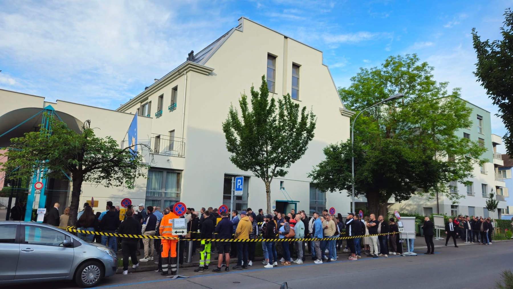Pothuajse gjysma e votuesve kanë votuar deri në mesditë në Konsullatën e Kosovës në Cyrih
