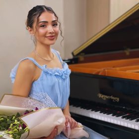 Pianistja kosovare Anila Aliu debuton në Singapor, mahnit publikun me recitalin e saj