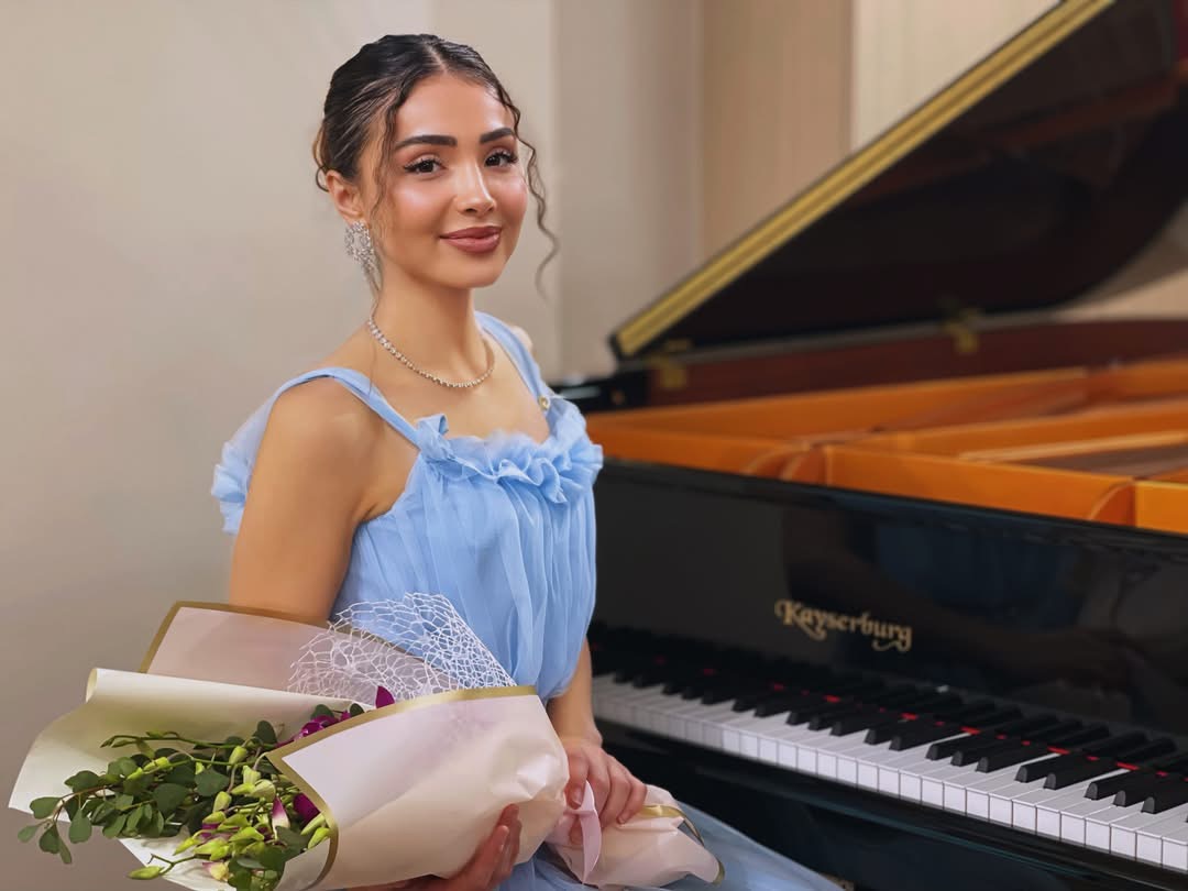 Pianistja kosovare Anila Aliu debuton në Singapor me recital të mahnitshëm
