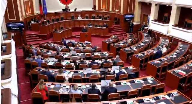  Rama jep dorëheqjen   thirrjet e opozitës ndërpresin seancën në Kuvendin e Shqipërisë