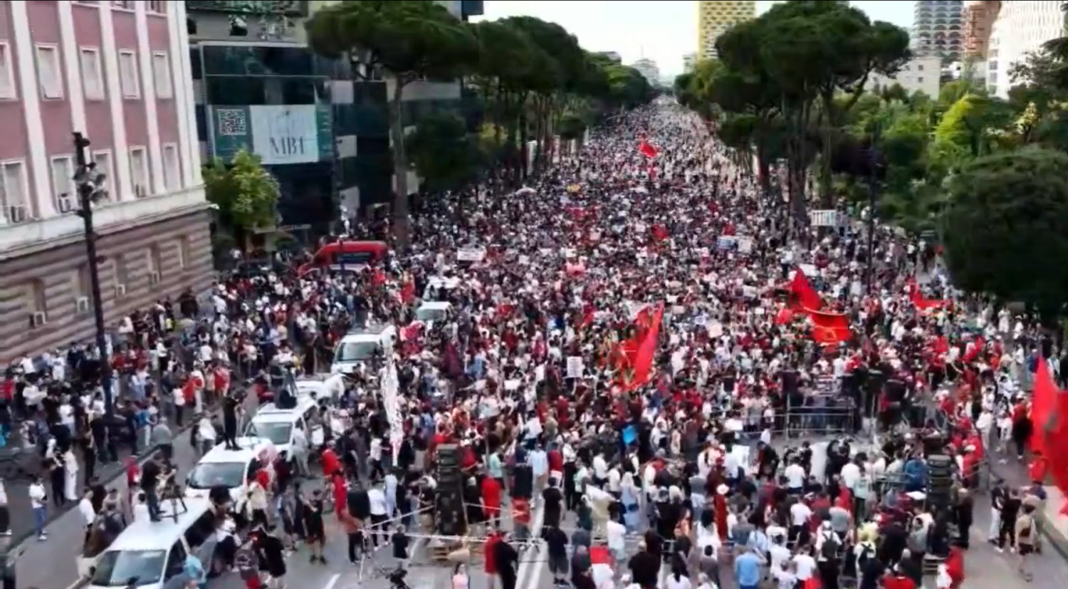 Vazhdojnë protestat në Tiranë  kërkohet anulimi i projektit të Zvërnecit