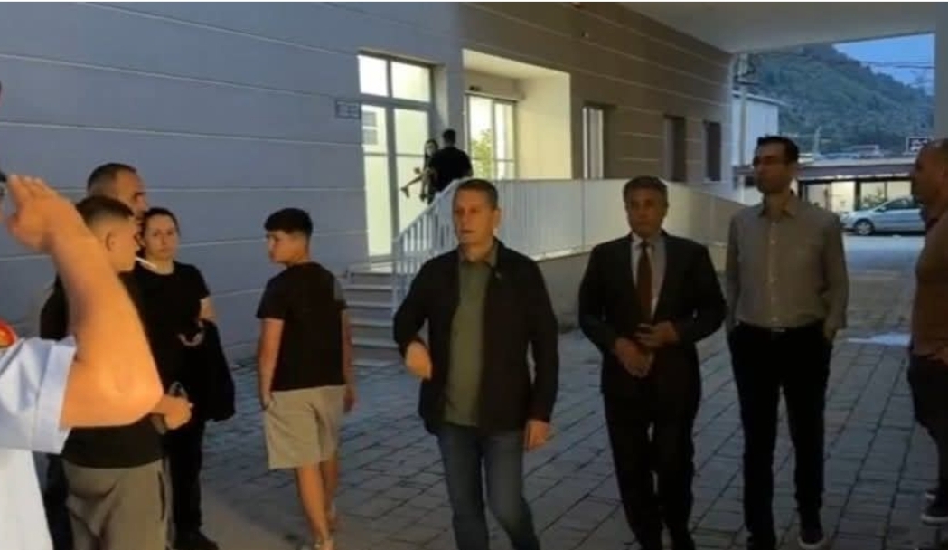 Pas tragjedisë në Shëngjin  ambasadori i Kosovës në Shqipëri viziton të mbijetuarit  Gjendja e tyre është stabile