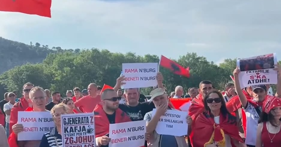 Edi Rama pritet me protesta në Shkodër