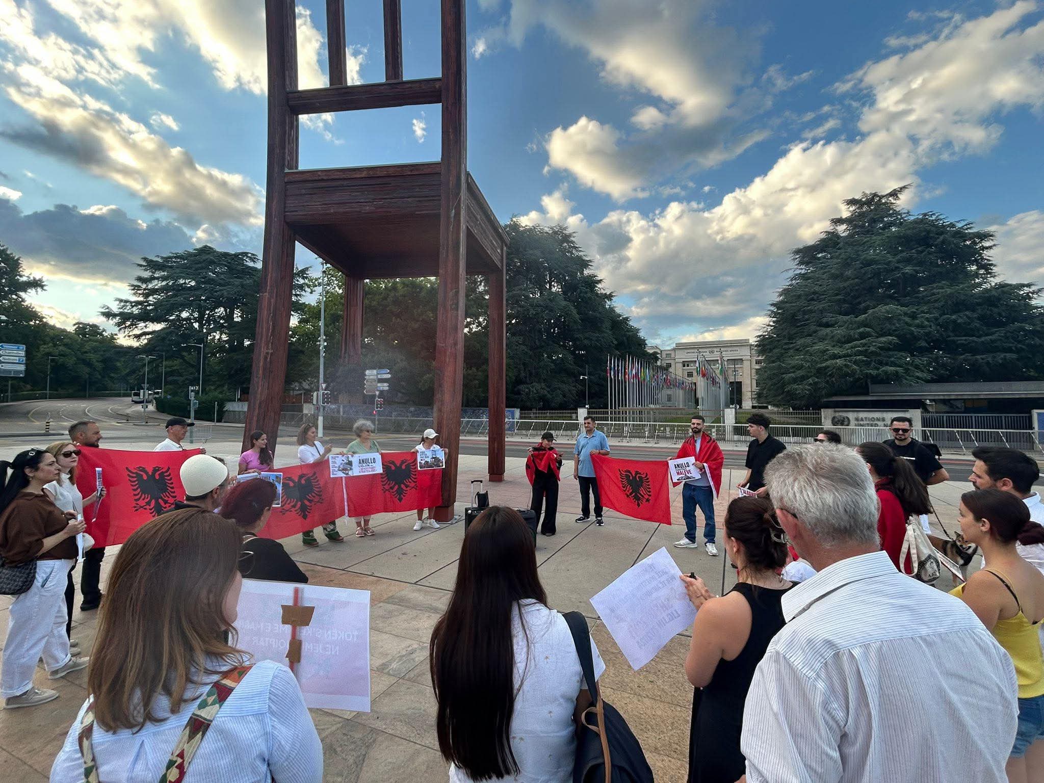 Protesta e katërt në Gjenevë: Diaspora shqiptare mobilizohet kundër shitjes së Shqipërisë
