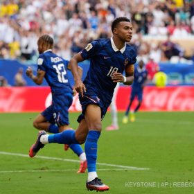 Kylian Mbappé bëhet golashënuesi më i mirë në historinë e Botërorëve
